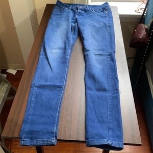 I’m selling blue jeans pants size 7